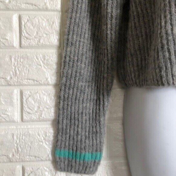 Fashion Nova cropped Soft gray sweater with aqua stripe On Sleeve Women’s Size S - Picture 5 of 9